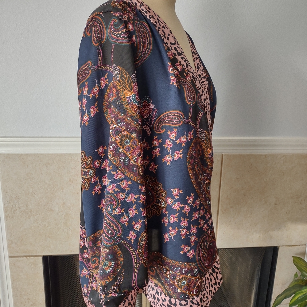 Multi print Plus Size blouse with tie at hip 2X - Picture 3 of 7